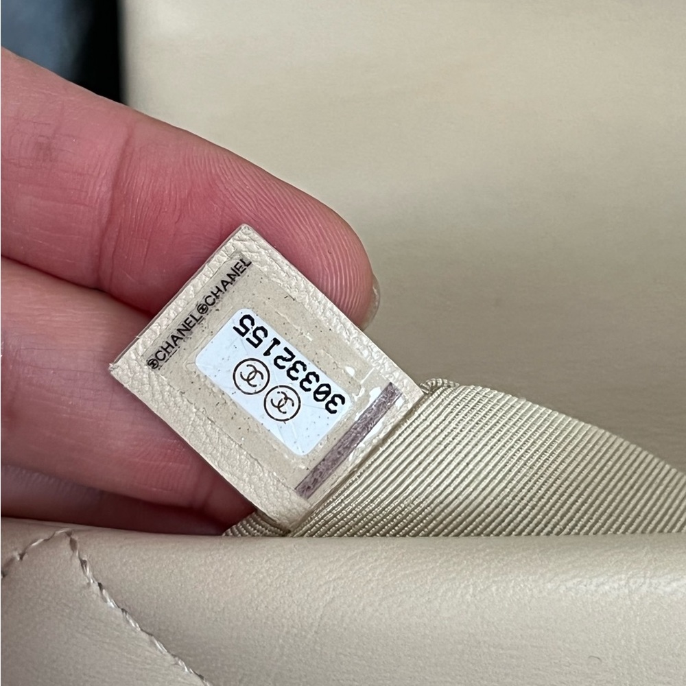 🖤SOLD ON WEBSITE🖤100% authentic NIB 20A CHANEL 19 large beige cream nude - Picture 8 of 9